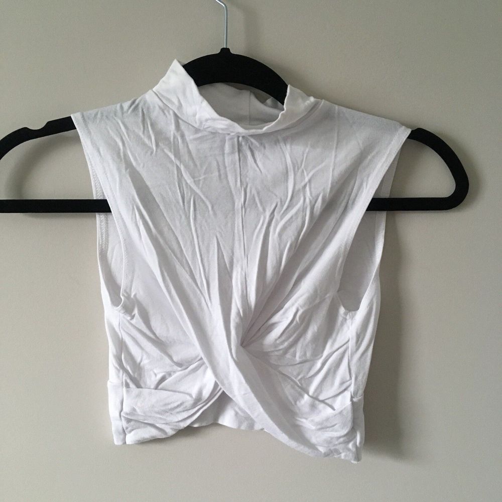 Boohoo Women’s White Sleeveless High Neck Front Twist Crop Top Size 4